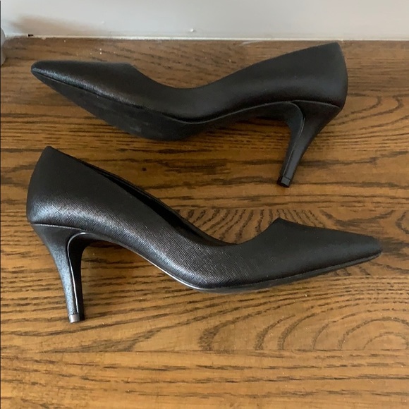 Pointed-toe Charles by Charles David black pumps - Picture 5 of 6